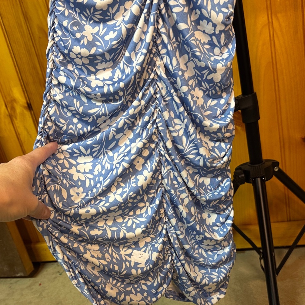 Endless Blu Floral Dress with Ruched Detail - Picture 7 of 7